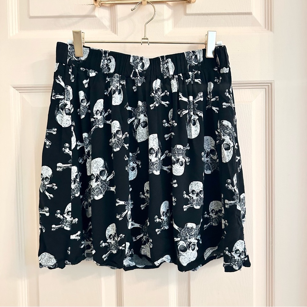 Hot Topic Black and White Skull Skater Skirt